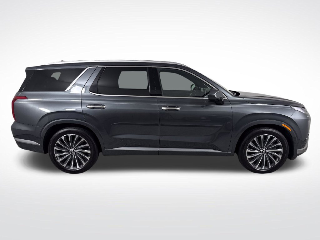 Used 2025 Hyundai Palisade Calligraphy FWD image 2