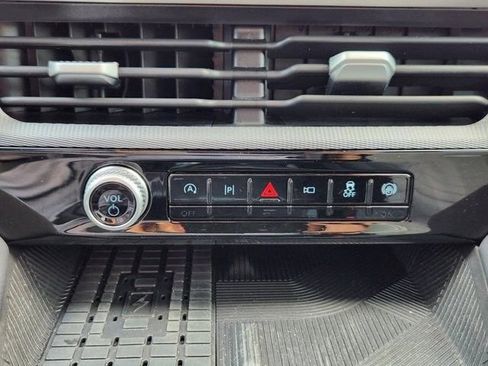 Used 2025 Ford Explorer ST-Line w/ Premium Package RWD image 17