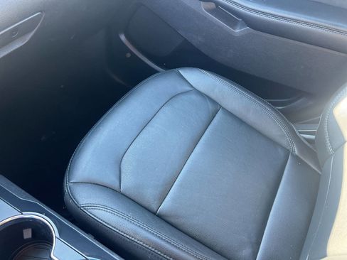 Used 2018 Ford Explorer XLT w/ Equipment Group 202A AWD/4WD image 42
