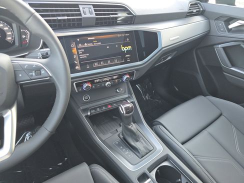 New 2025 Audi Q3 2.0T Premium image 22