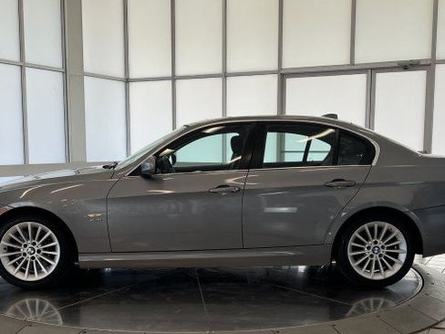 Used 2011 BMW 335i xDrive Sedan AWD/4WD image 4