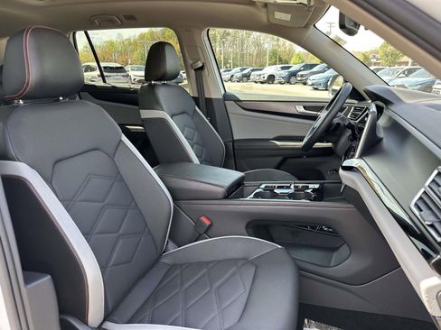 Used 2024 Volkswagen Atlas Peak Edition SEL image 10