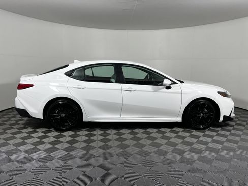 Used 2026 Toyota Camry SE w/ Convenience Package FWD image 4