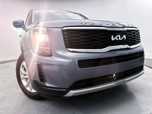 Used 2022 Kia Telluride LX image 2
