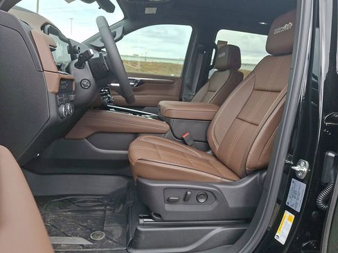 New 2026 Chevrolet Suburban High Country AWD/4WD image 6
