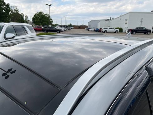 Used 2022 Kia Sorento SX Prestige w/ Panoramic Sunroof Package AWD/4WD image 2