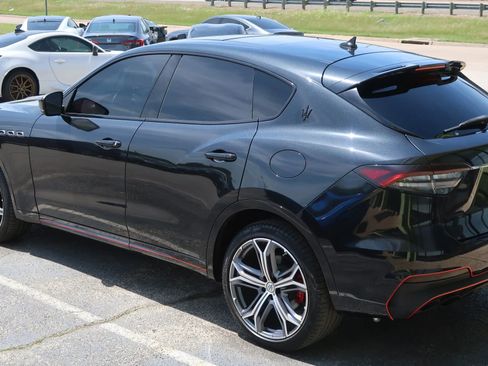 Used 2022 Maserati Levante Modena AWD/4WD image 11