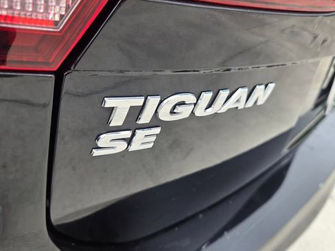 Used 2020 Volkswagen Tiguan SE FWD image 14