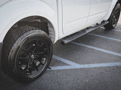 Used 2020 Nissan Frontier SV w/ Midnight Edition Floor Mats AWD/4WD image 28