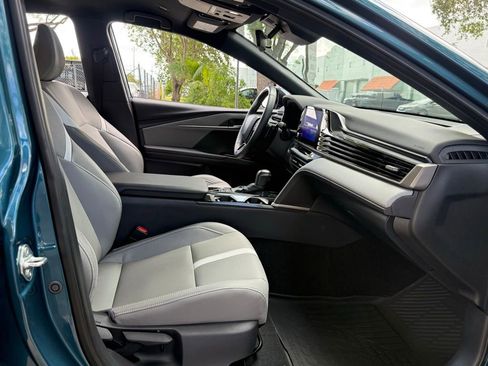 Used 2025 Toyota Camry SE FWD image 38