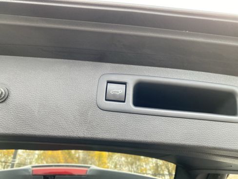 Used 2023 Toyota Highlander XLE image 29