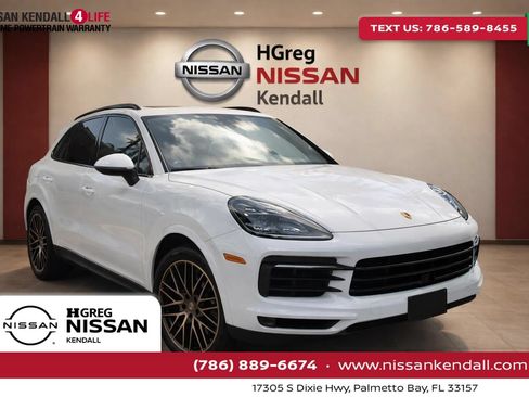 Used 2022 Porsche Cayenne AWD/4WD image 1
