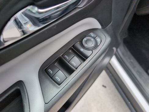 Used 2021 Chevrolet Equinox LS FWD image 15