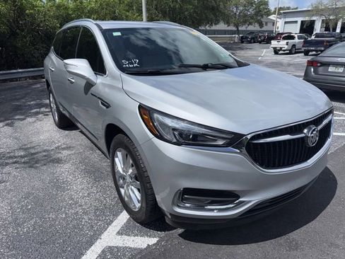 Used 2019 Buick Enclave Essence FWD image 3