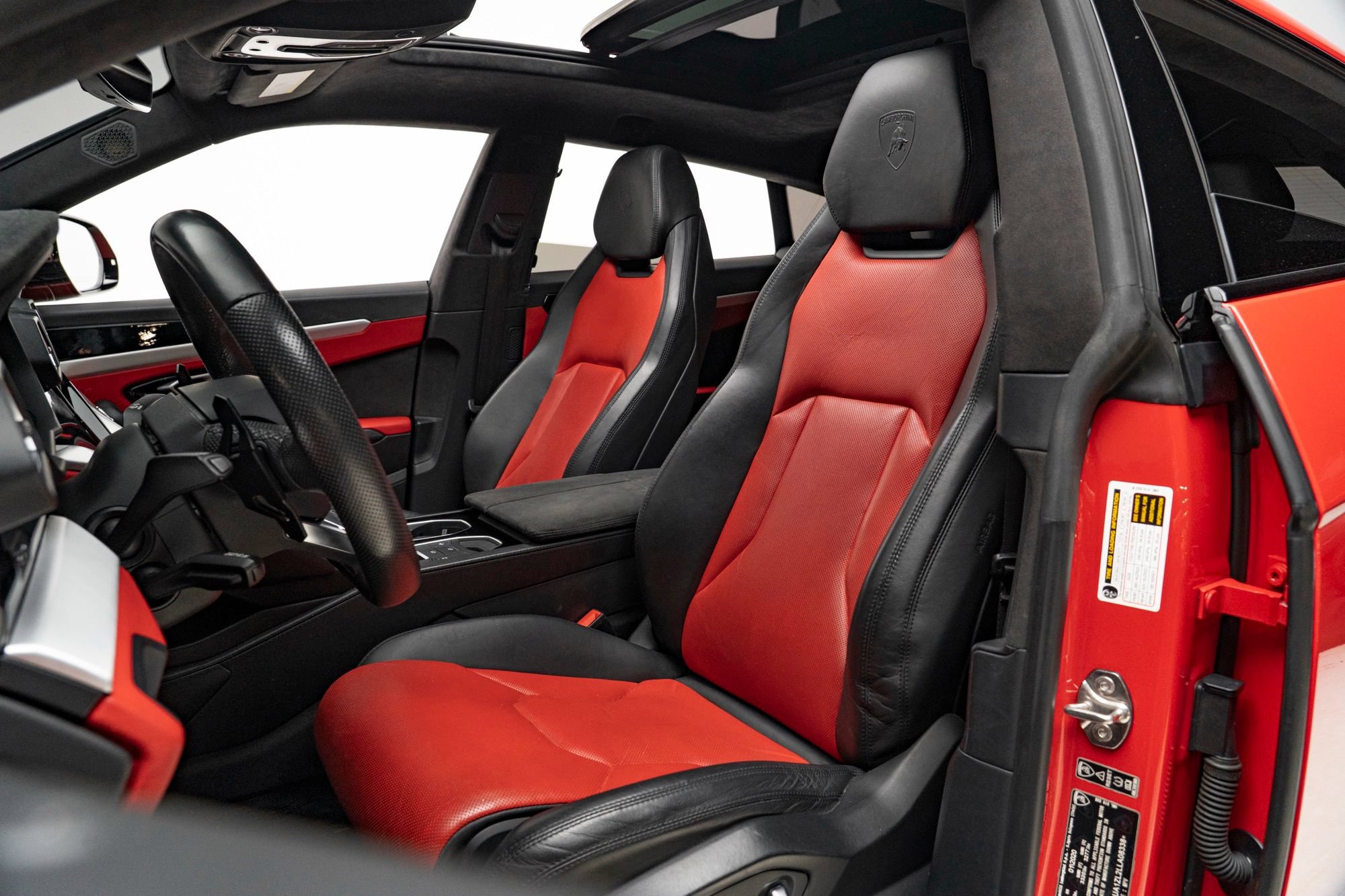 Used 2020 Lamborghini Urus AWD/4WD image 18