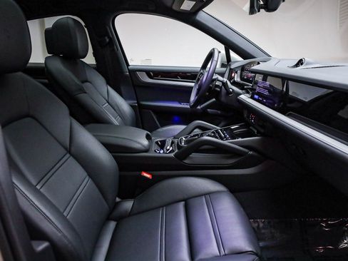Certified 2026 Porsche Cayenne Coupe AWD/4WD image 18