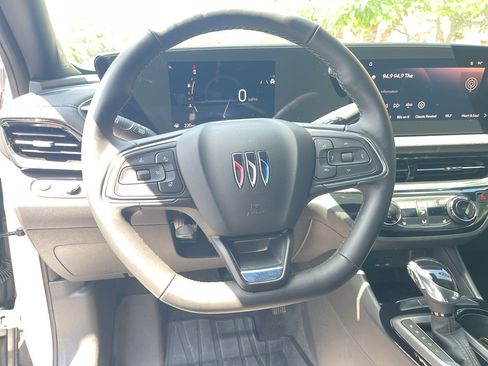 Used 2024 Buick Envista Sport Touring w/ Convenience I Package FWD image 18