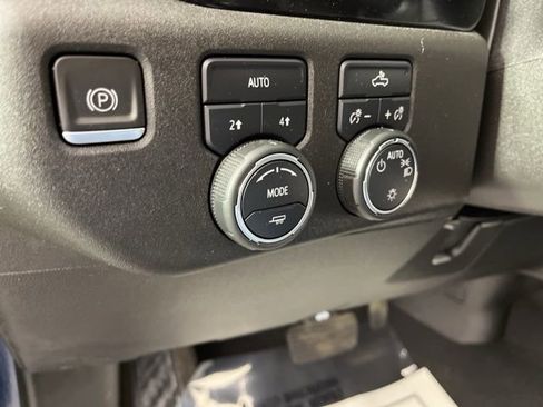Used 2022 Chevrolet Silverado 1500 LT AWD/4WD image 28