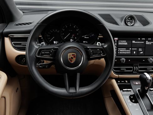 Certified 2026 Porsche Macan AWD/4WD image 16