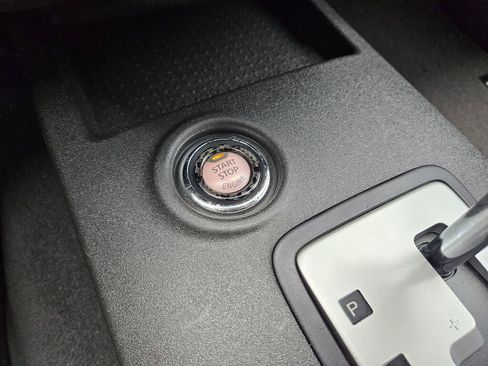 Used 2020 Nissan Frontier SV RWD image 26