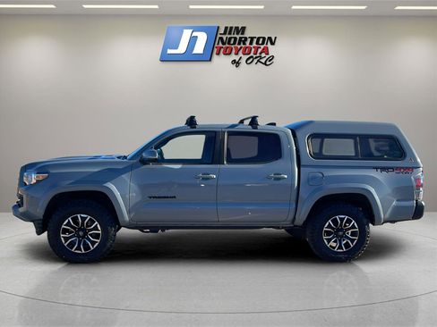 Used 2020 Toyota Tacoma TRD Sport image 8