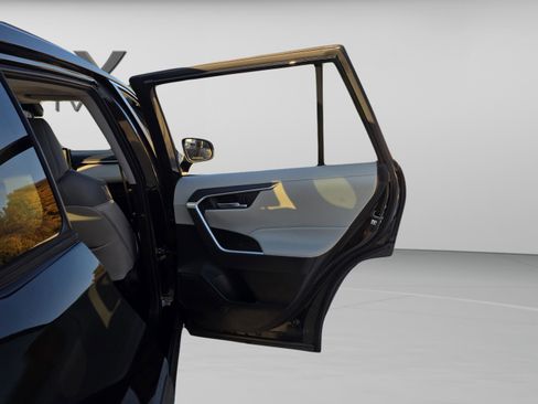 Used 2020 Toyota RAV4 XLE Premium image 27