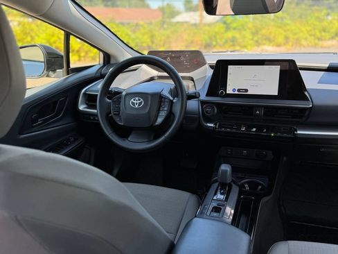 Used 2025 Toyota Prius LE AWD/4WD image 26