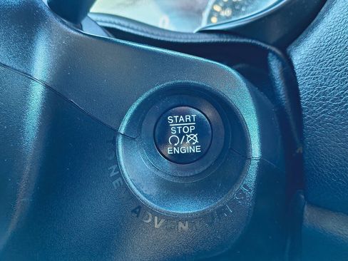 Used 2015 Jeep Renegade Limited w/ Safety & Security Group I image 17