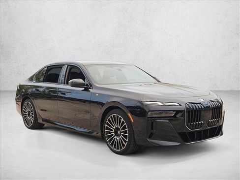 Used 2024 BMW 760i xDrive w/ Luxury Rear Seating Package AWD/4WD image 3