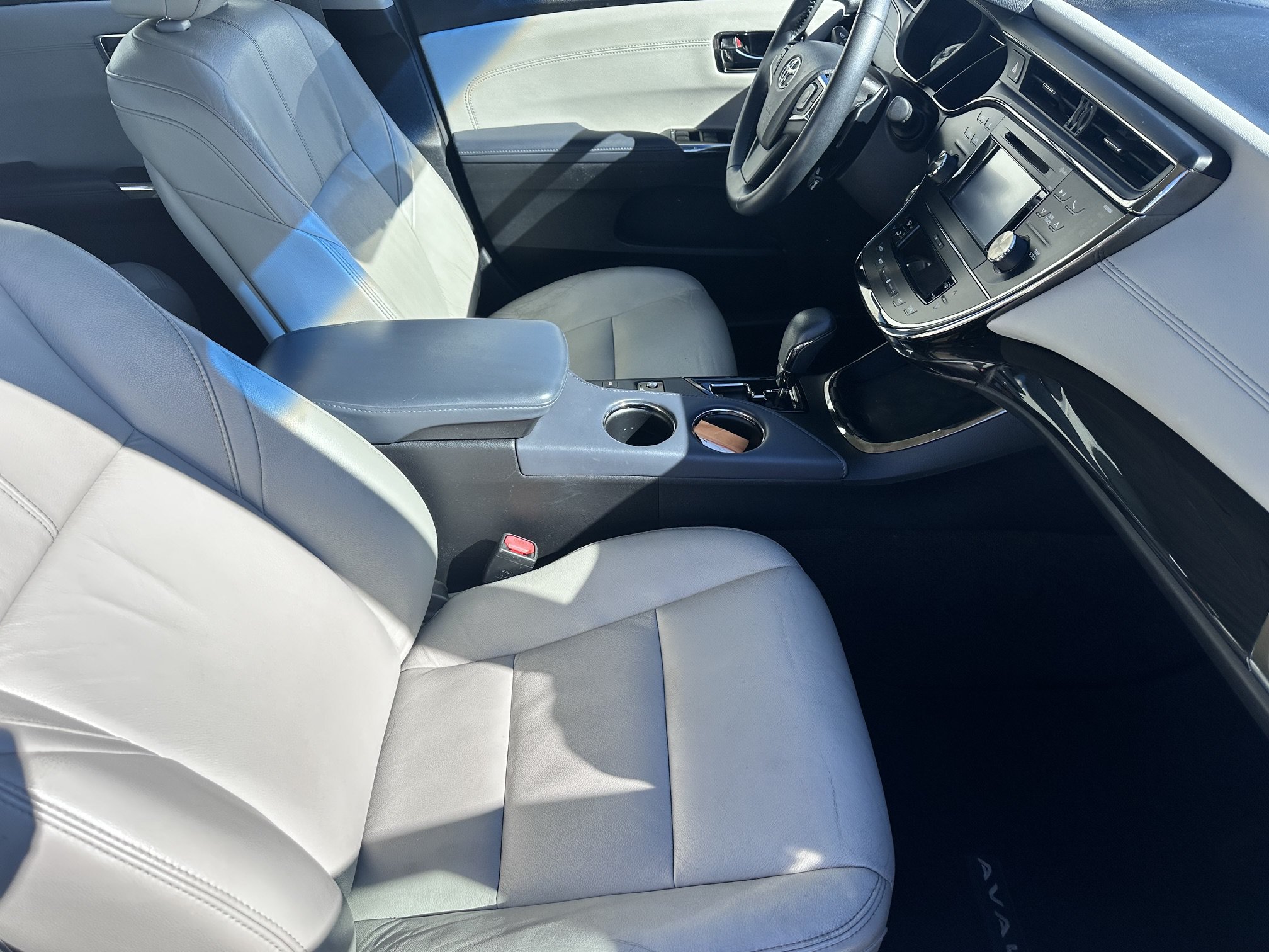 Used 2015 Toyota Avalon XLE w/ Preferred Accessory Package FWD image 9