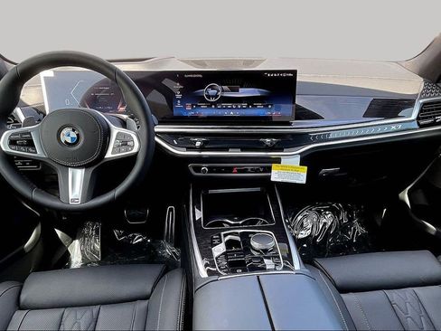 New 2026 BMW X7 xDrive40i w/ M Sport Package AWD/4WD image 7