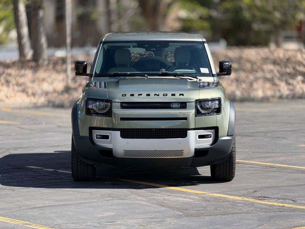 Used 2023 Land Rover Defender 110 SE AWD/4WD image 2