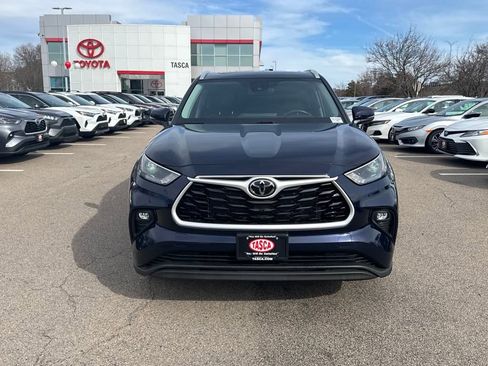 Used 2024 Toyota Highlander XLE image 6