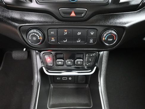 Used 2018 GMC Terrain SLE AWD/4WD image 17