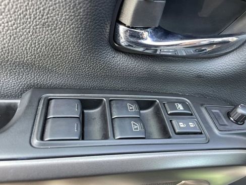 Certified 2024 Nissan Titan SV w/ SV Bronze Edition Package image 27