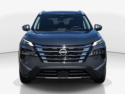 Used 2025 Nissan Rogue SV w/ SV Premium Package image 11