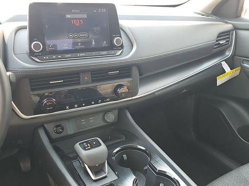 Used 2025 Nissan Rogue SV AWD/4WD image 15