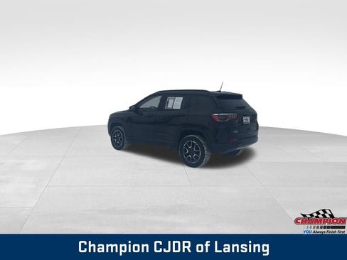 Used 2025 Jeep Compass Trailhawk image 3