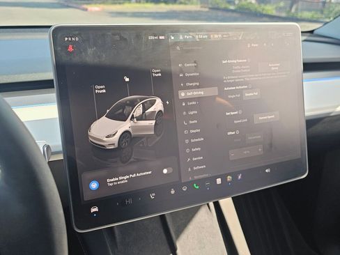 Used 2024 Tesla Model Y Long Range RWD image 33