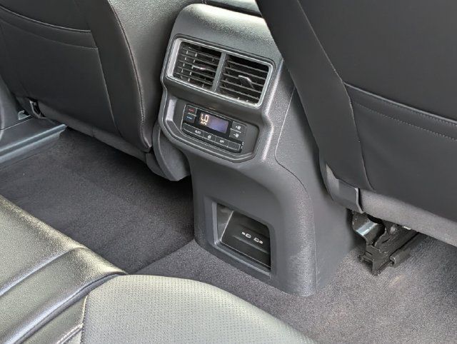 Used 2024 Volkswagen Atlas SE FWD image 31