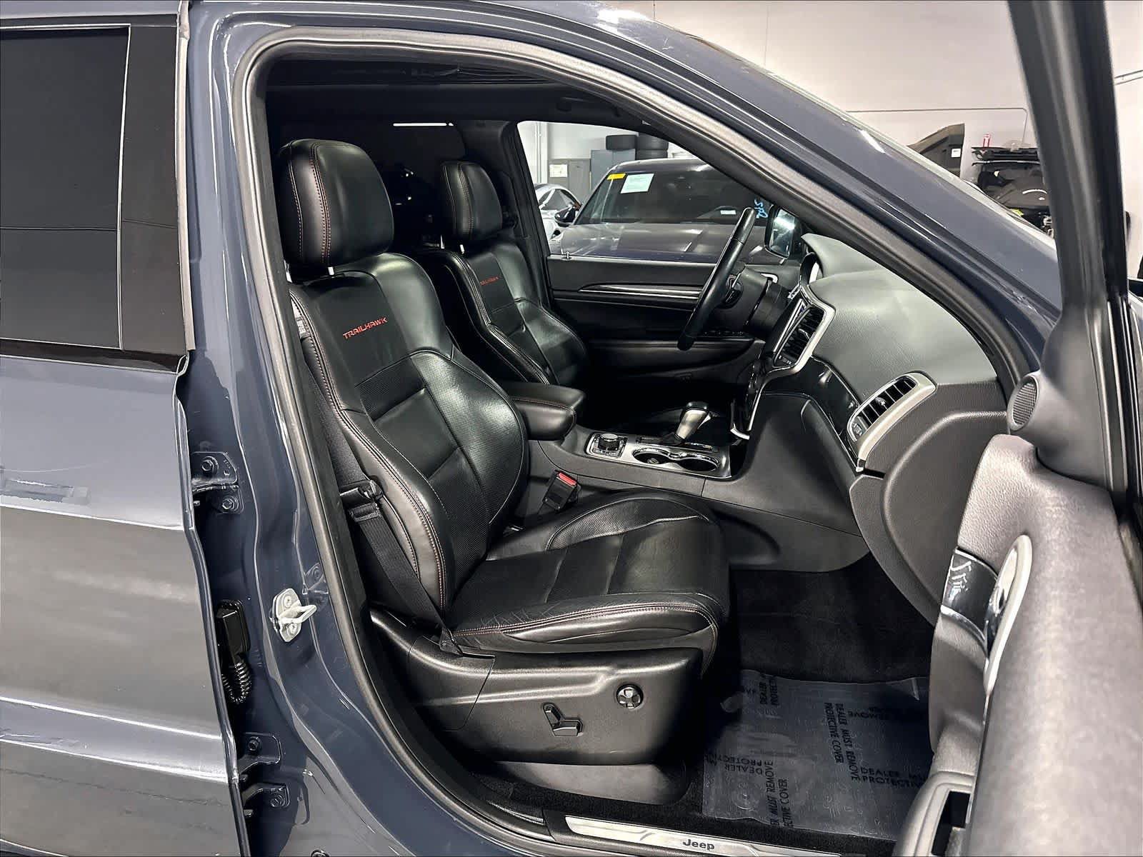 Used 2018 Jeep Grand Cherokee Trailhawk w/ Trailhawk Luxury Group AWD/4WD image 11