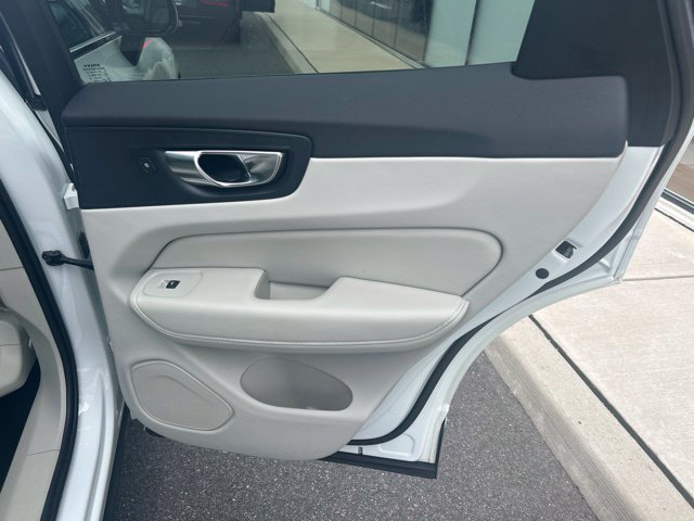Certified 2023 Volvo XC60 B6 Ultimate w/ Climate Package AWD/4WD image 12