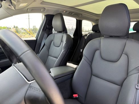 Used 2025 Volvo XC60 B5 Plus AWD/4WD image 19