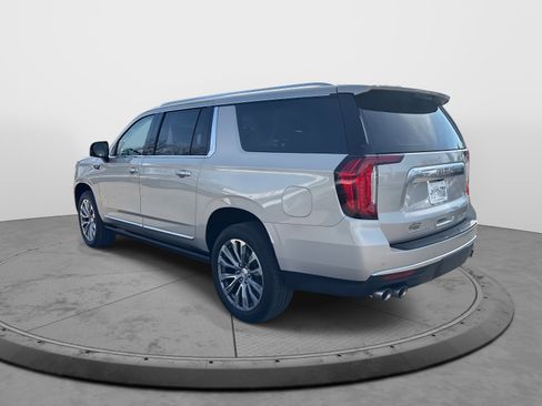 Used 2021 GMC Yukon XL Denali w/ Denali Premium Package image 6