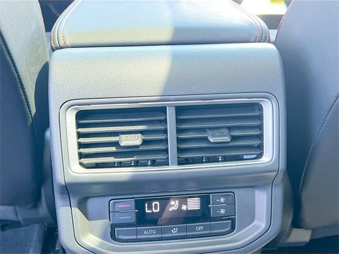 New 2024 Volkswagen Atlas Peak Edition SE image 25