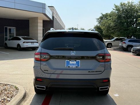 Used 2025 Honda Pilot Black Edition image 4