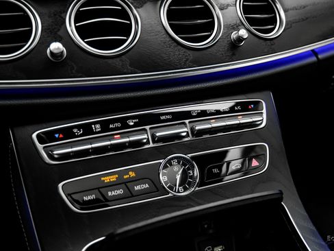 Used 2020 Mercedes-Benz E 350 4MATIC Sedan w/ Parking Assistance Package image 59