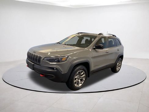 Used 2022 Jeep Cherokee Trailhawk image 3