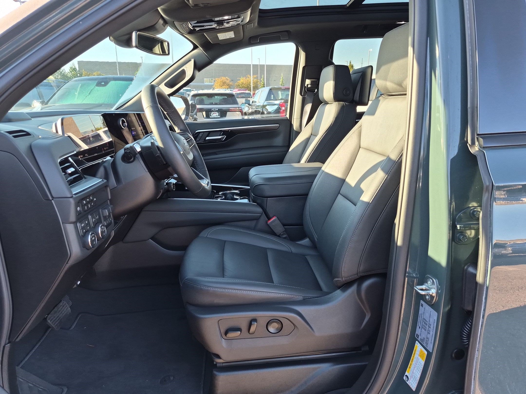 Used 2026 Chevrolet Tahoe Z71 w/ Z71 Off-Road Package AWD/4WD image 15