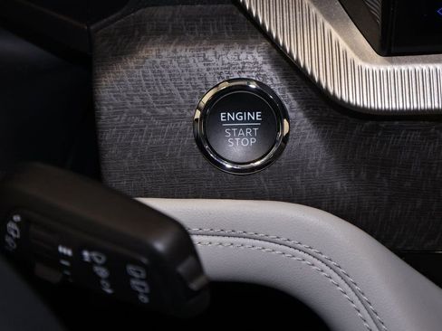 Certified 2025 Ford Explorer Platinum w/ Ultimate Package image 31